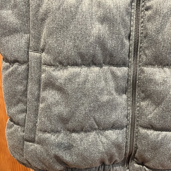 Old Navy heather gray men’s vest. Size medium - Picture 2 of 8